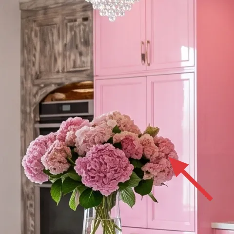 glass vase with pink hydrangea bouquet