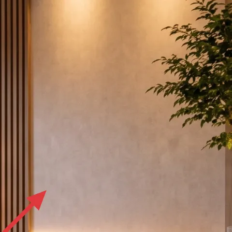 Table lamp on back shelf niche