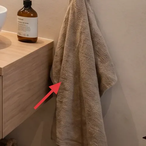 Hanging bath towel